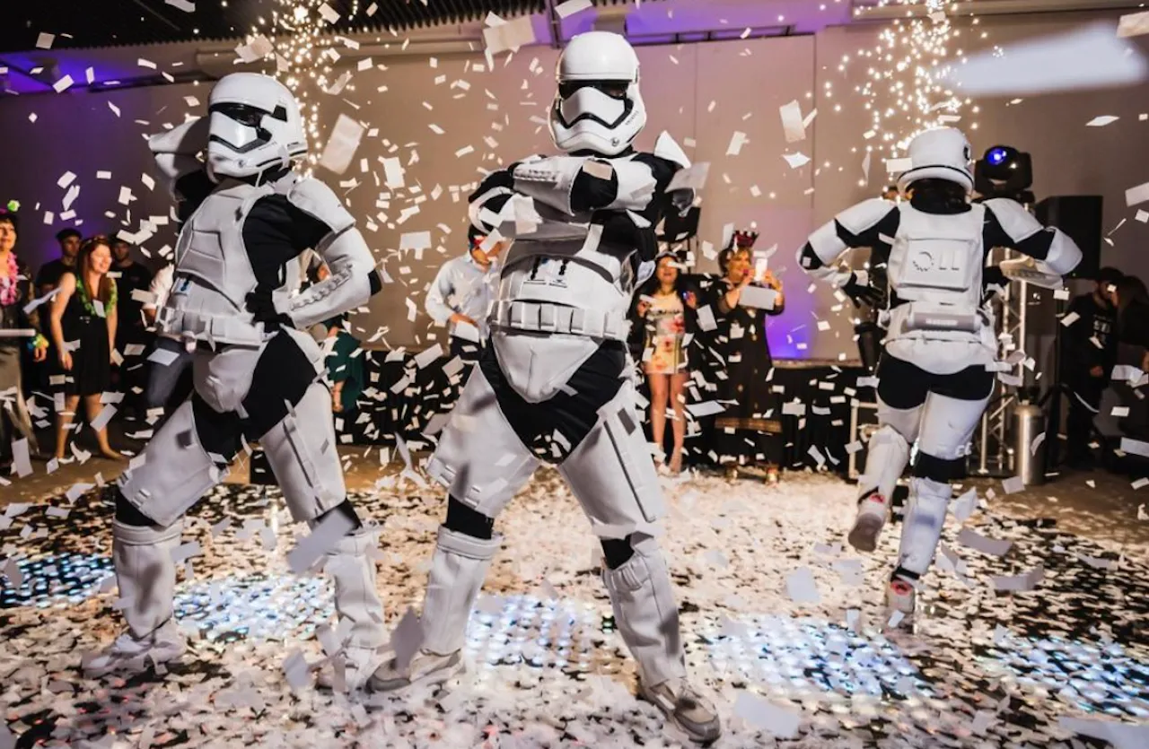 El despertar de la fiesta · Imagen