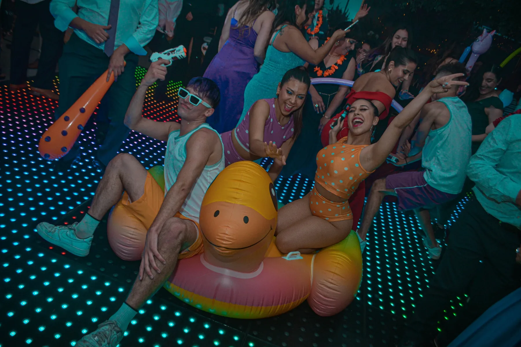 Pool Party · Imagen