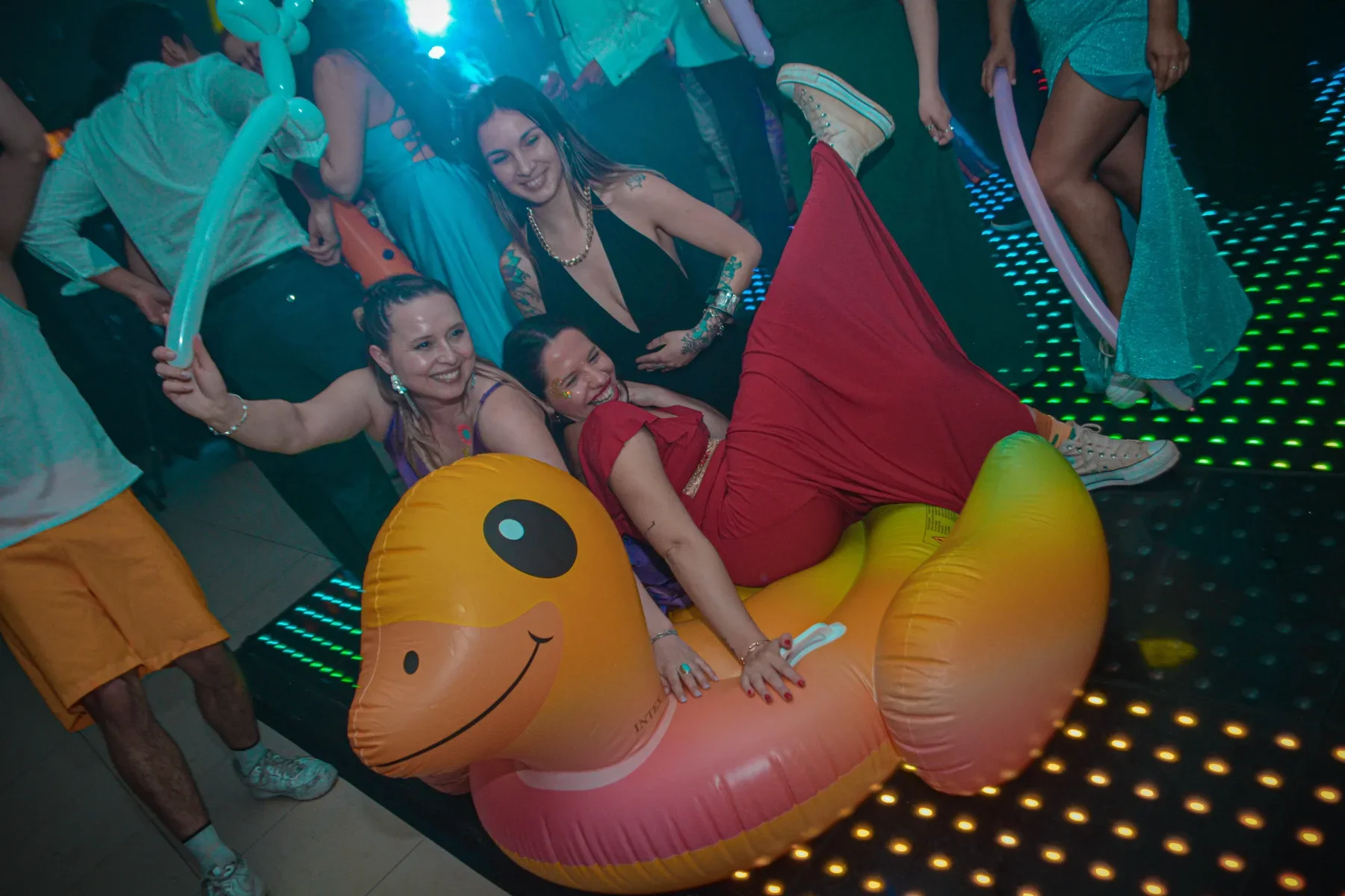 Pool Party · Imagen