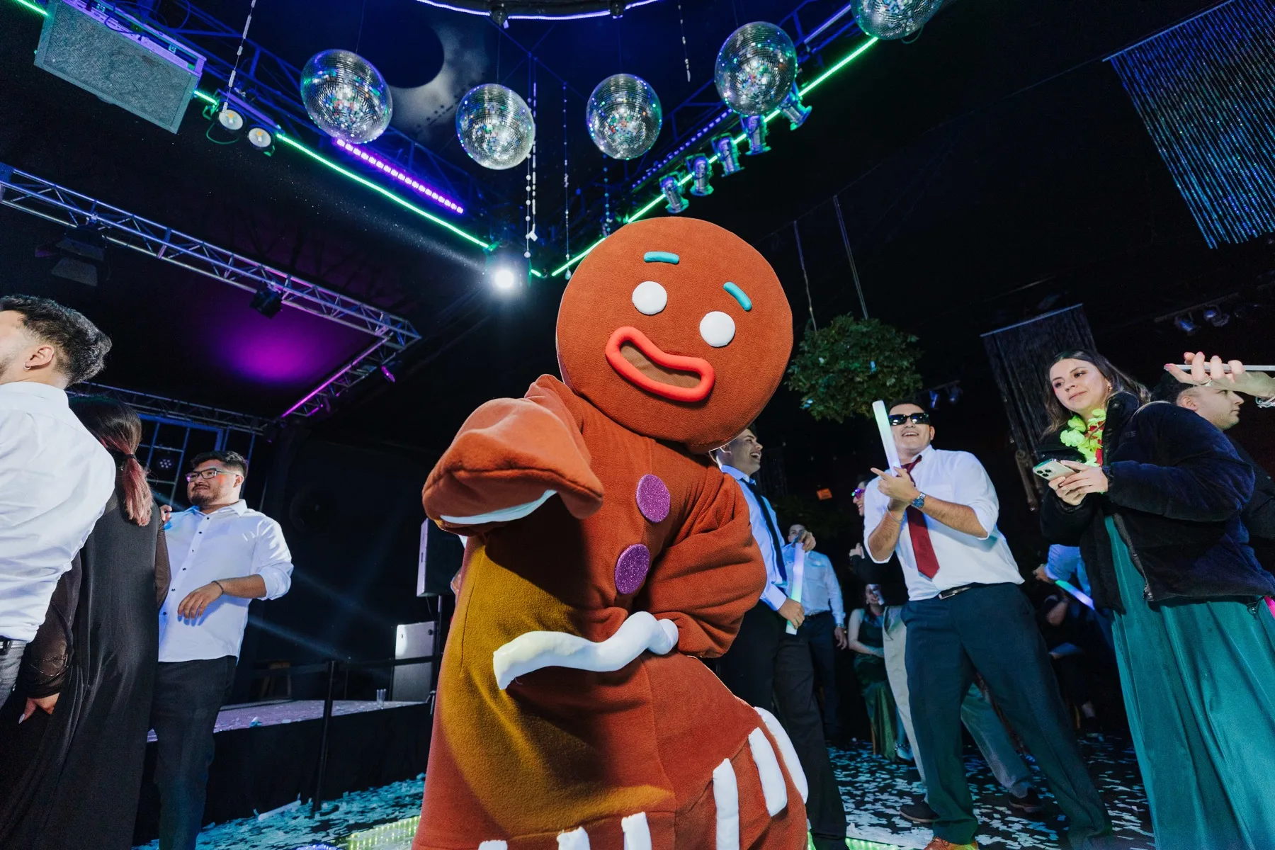 Intervencion divertida de Stellar en pista de baile